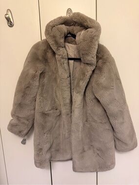 Apparis fur coat with hood
